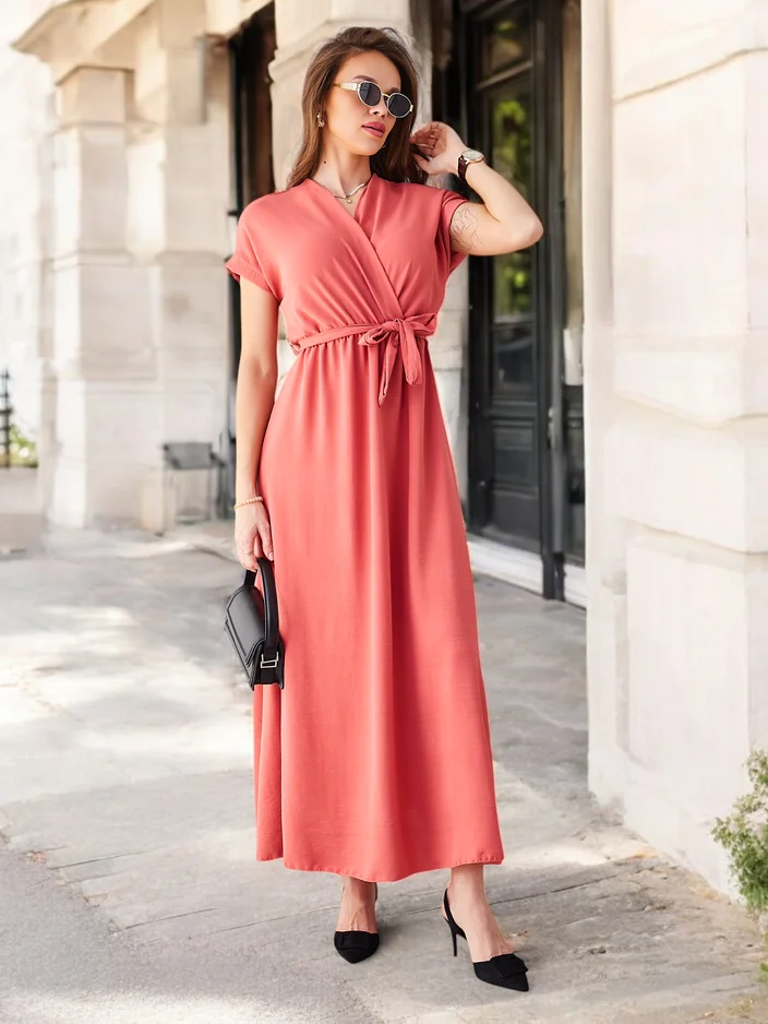 Robe midi Royalfashion pour femmes avec un décolleté enroulé, des manches courtes et une ceinture