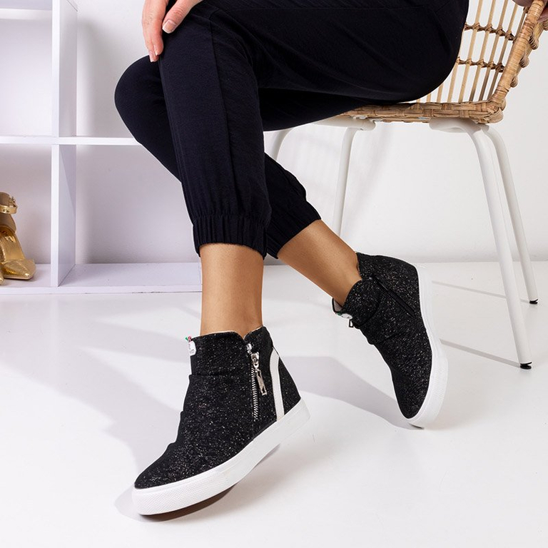 OUTLET Chaussures de sport pour femmes noires sur une cale intérieure Harumi - Footwear