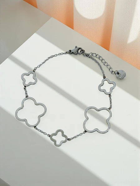 Bracelet Lira Flower avec un motif de trèfle