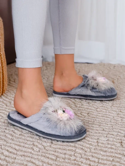 Chaussons en fourrure pour femmes Royalfashion avec fleurs Ederra