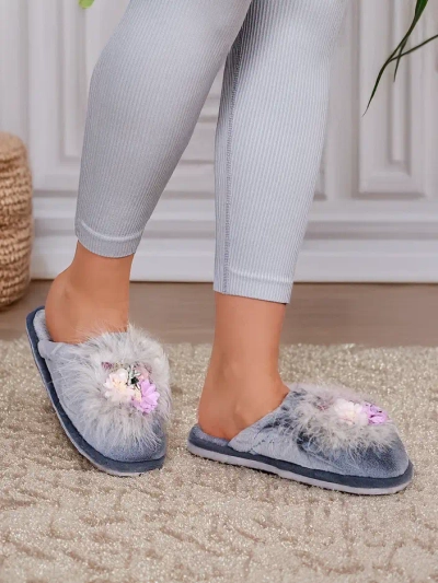 Chaussons en fourrure pour femmes Royalfashion avec fleurs Ederra