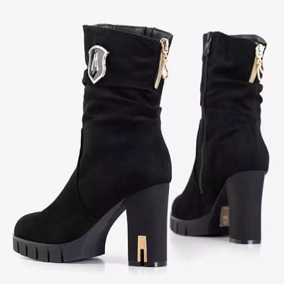 OUTLET Bottes noires sur un montant haut avec décorations Machiko - Chaussures