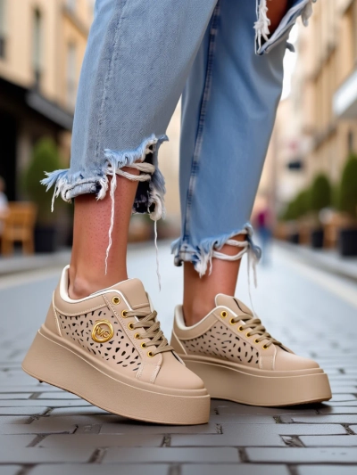 Cleo Ecru Platino – sneakers beiges à plateforme Royalfashion en cuir écologique