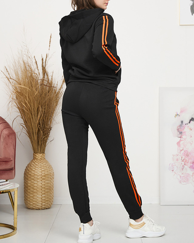 Ensemble noir isolé pour femmes composé d'une blouse et d'un pantalon avec des rayures orange fluo- Vêtements