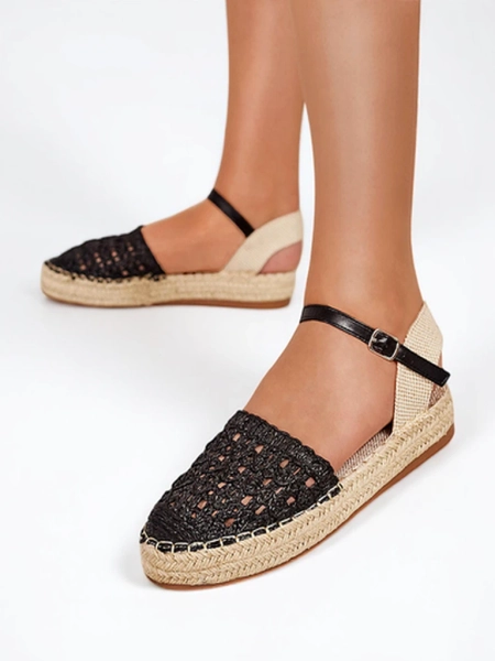 Espadrilles noires pour femmes avec un ajouré Triumf - Footwear