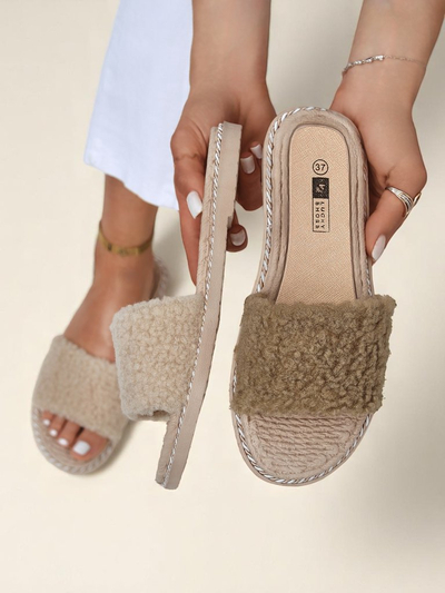 Royalfashion Claquettes pour femmes avec fourrure Cozy Step
