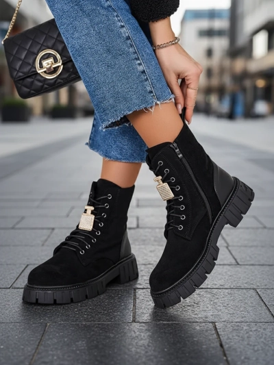 Les bottes femme en éco-suède Royalfashion Edvines