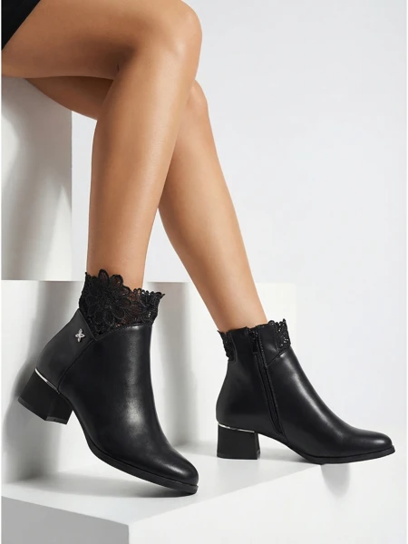 Bottines pour femmes en cuir écologique avec dentelle Velmi