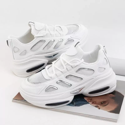 OUTLET Chaussures de sport femme blanches sur semelle épaisse Warina - Sporty