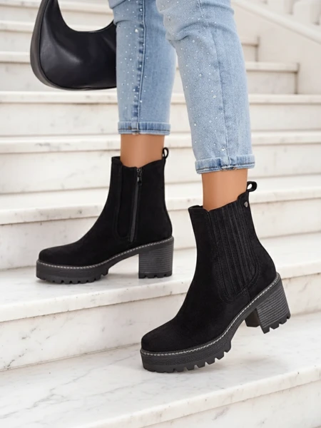 Royalfashion Bottes pour femmes en éco-daim sur un poteau par Segiag