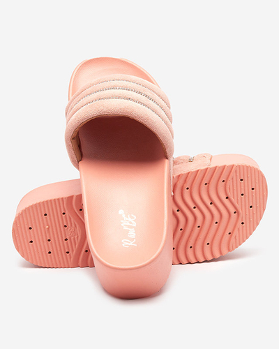 Chaussons femme roses sur la plateforme Sunavi. Chaussures