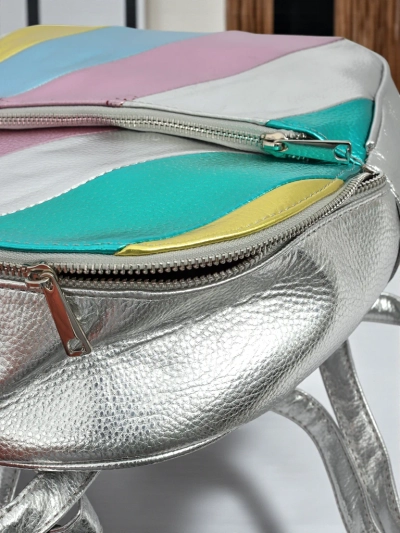 Sac à dos en éco-cuir Royalfashion pour femme avec rayures Metallic Stripes