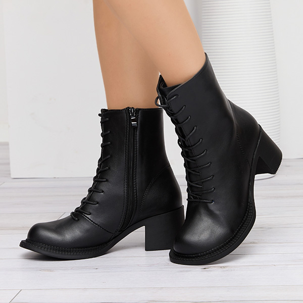 OUTLET Bottes noires pour femmes avec des bottes sur le poteau Caretti - Chaussures