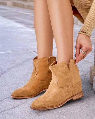 Boots cowboy style de Royalfashion sur un talon compensé couvert Blueston