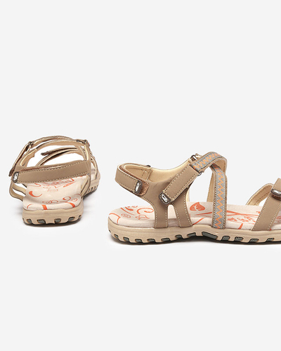 Sandale femme beige à semelle plate Koralli. Chaussures