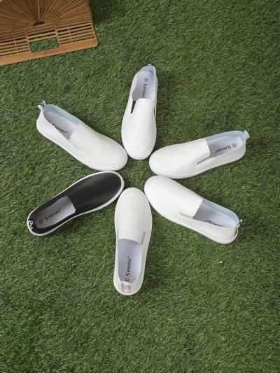 Royalfashion Chaussures femme à enfiler perforées Eppes