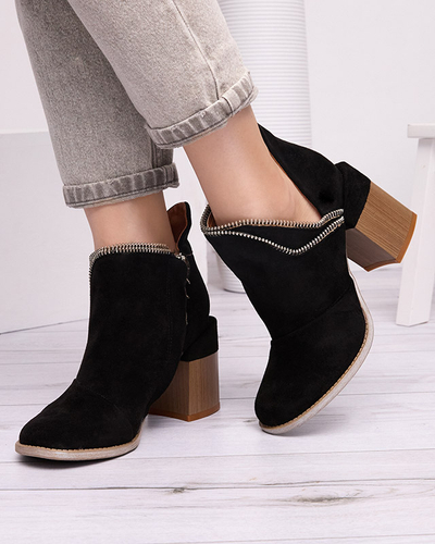 Bottes noires isolées pour femmes sur le poteau Mukis - Chaussures