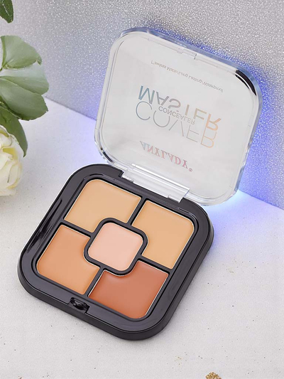 Palette de contouring mate et waterproof avec 5 correcteurs teinte nude 03