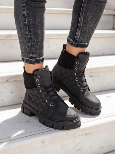 Royalfashion Bottes de trappeur isolées pour femme en noir Hogenaf