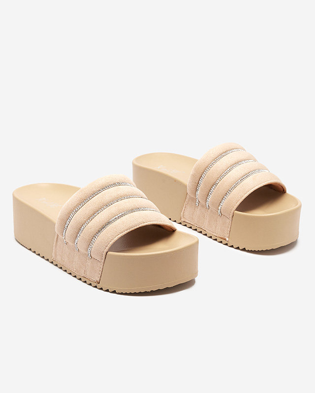 Chaussons femme beiges sur la plateforme Sunavi. Chaussures