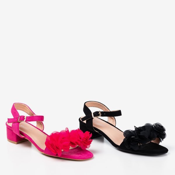 Sandales noires pour femmes sur un pied bas avec des fleurs Flonia - Chaussures 1