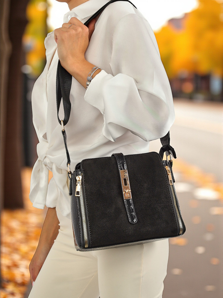 Sac pour femme Callista Black - petit sac bandoulière en cuir écologique verni