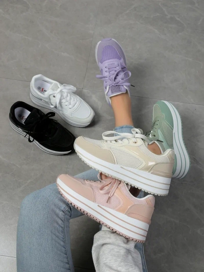 Sneakers de sport pour femmes Royalfashion sur une plateforme Revided