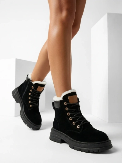 Royalfashion Bottes de trappeur isolées pour femmes en noir Radoras