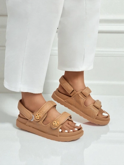 Royalfashion Sandales pour femmes sur une semelle plus épaisse Vivere