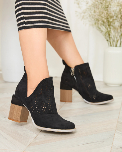 Royalfashion Bottes ajourées en noir Revivela