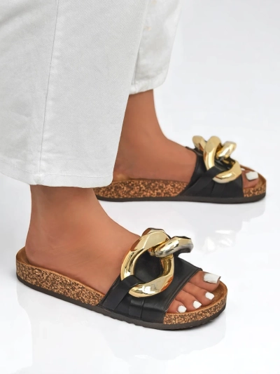 Claquettes d'été Ariadne Royalfashion avec une grande chaîne dorée, cuir noir