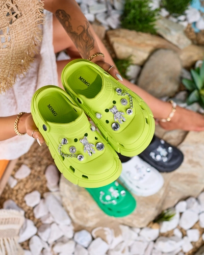 Royalfashion Tongs ajourées vert fluo pour femmes avec ornements en zirconium Afuccia