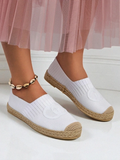 Espadrilles pour femmes Calista Biancha - blanches plates en daim écologique, style italien
