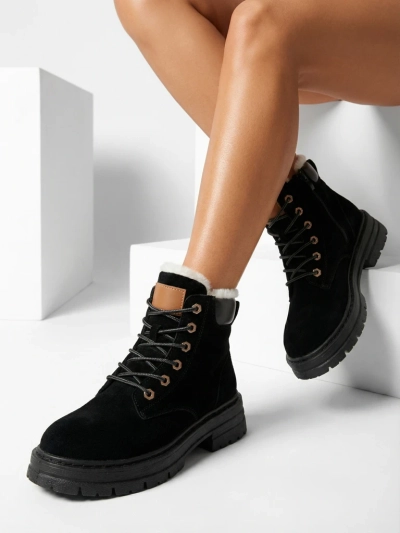 Royalfashion Bottes de trappeur isolées pour femmes en noir Radoras