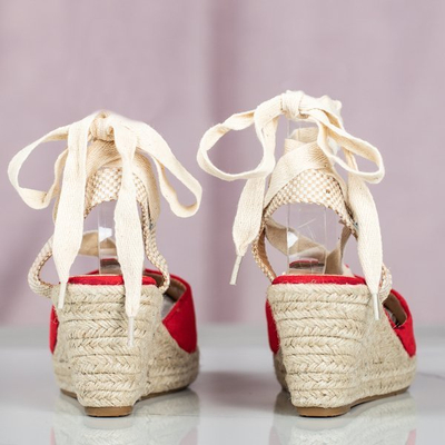 Espadrilles rouges sur un coin avec une liaison Margaretta - Chaussures 1