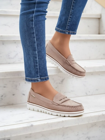 Luna Élégance des mocassins beiges en cuir écologique