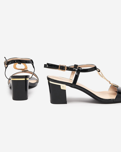 Sandales laquées noires pour femme sur le post Ikkas-Footwear