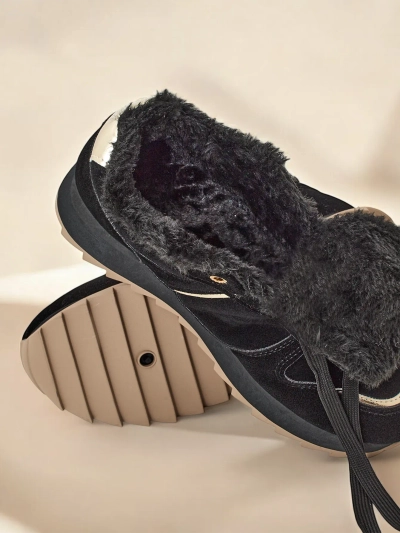 Royalfashion Sneakers pour femmes isolées avec fourrure. Boris
