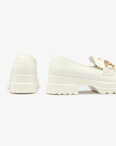 OUTLET Mocassins pour femmes blancs avec ornements dorés Riasse - Chaussures