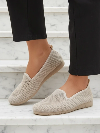 Moda Bella Chaussures beiges pour femmes à talons plats