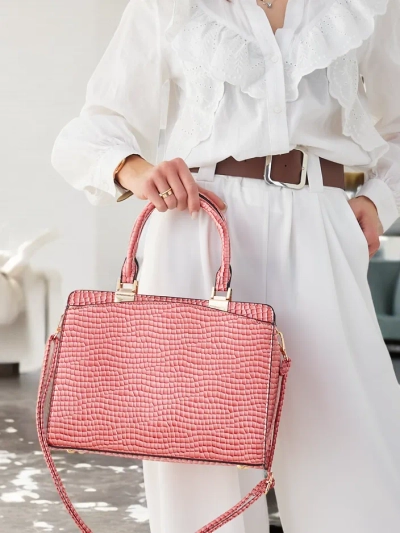 Sac à main élégant pour femme en cuir verni avec embossage