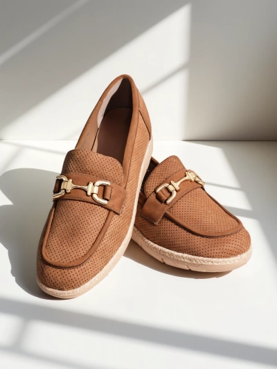 Royalfashion Chaussures basses pour femmes avec une décoration sur le bout