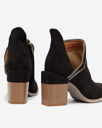 Bottes noires isolées pour femmes sur le poteau Mukis - Chaussures