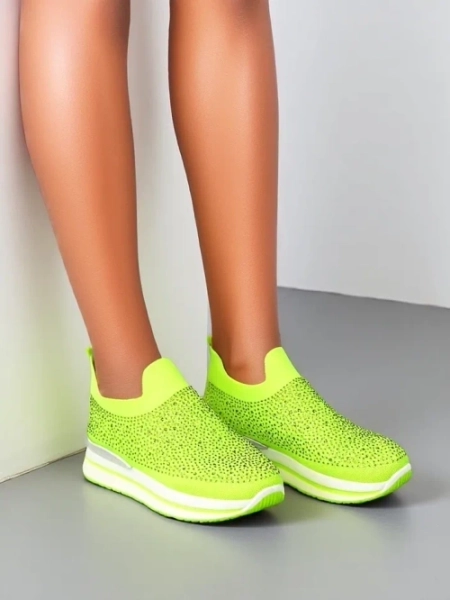 Chaussures de sport en tissu à enfiler Royalfashion pour femmes avec des rhinestones Adeq