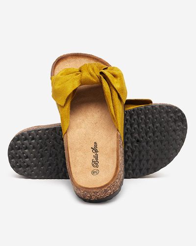 Chaussons femme en éco-daim moutarde avec nœud Maqelia - Footwear