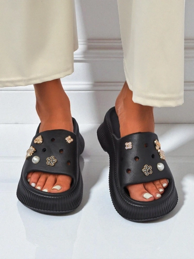 Royalfashion Tongs en caoutchouc pour femmes avec décorations Slash Glam