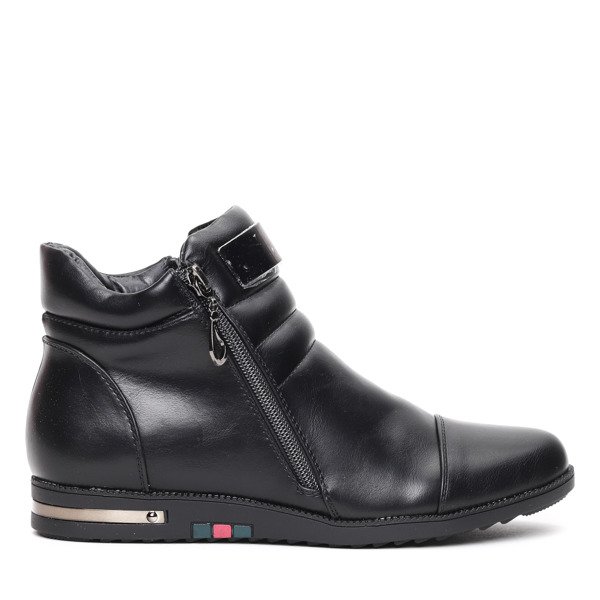 Czarne botki na płaskiej podeszwie Vada- Obuwie