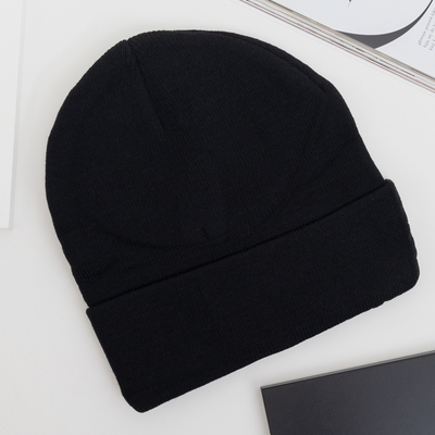 Bonnet noir avec écusson - Accessoires