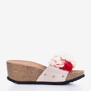 Pantoufles pour femmes beiges sur compensées avec fleurs Sobola - Chaussures 1