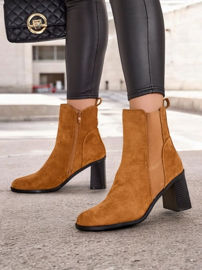 Les bottines pour femme Royalfashion sur un talon épais Enotto